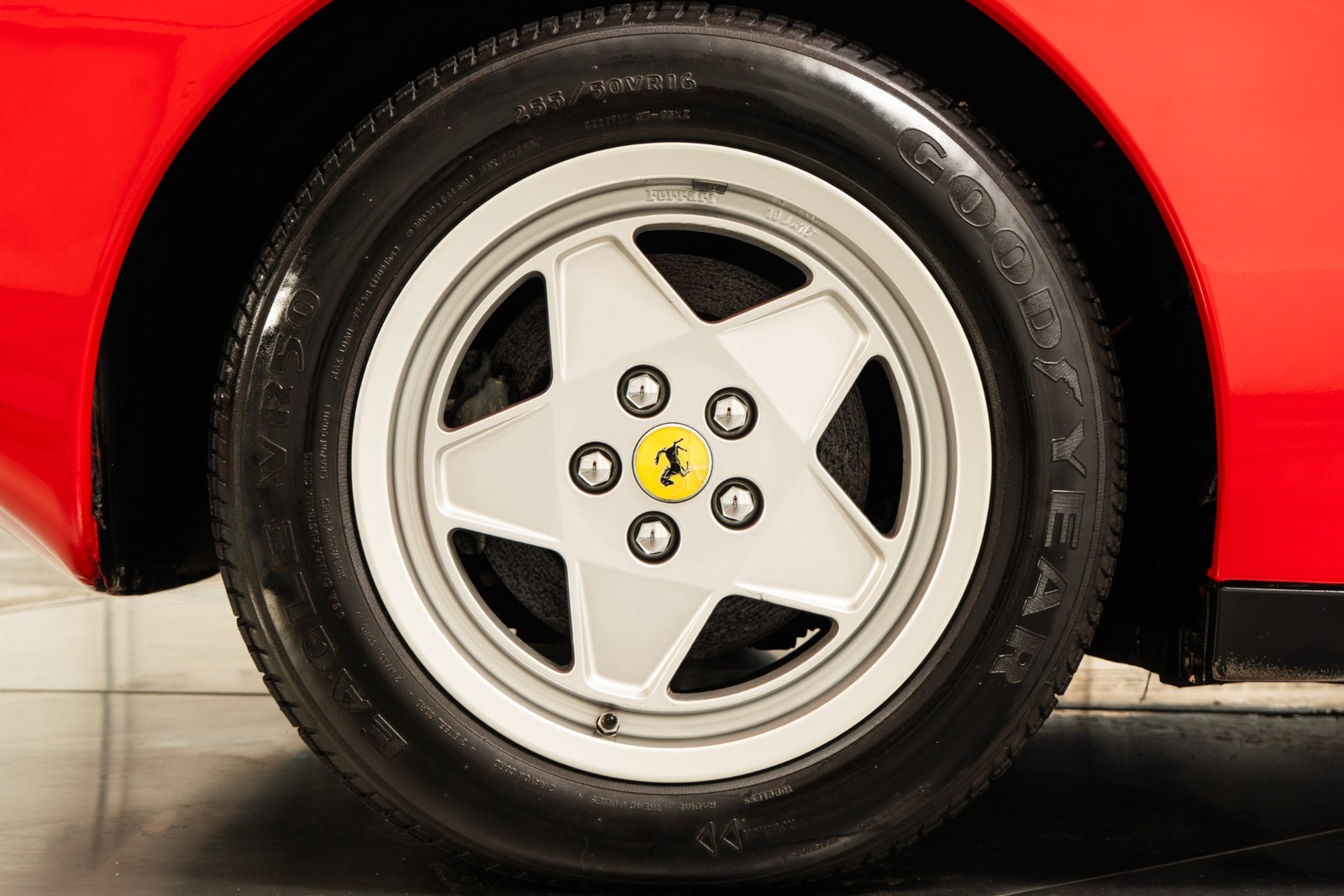 Ferrari-Testarossa-1988-Coupe-35
