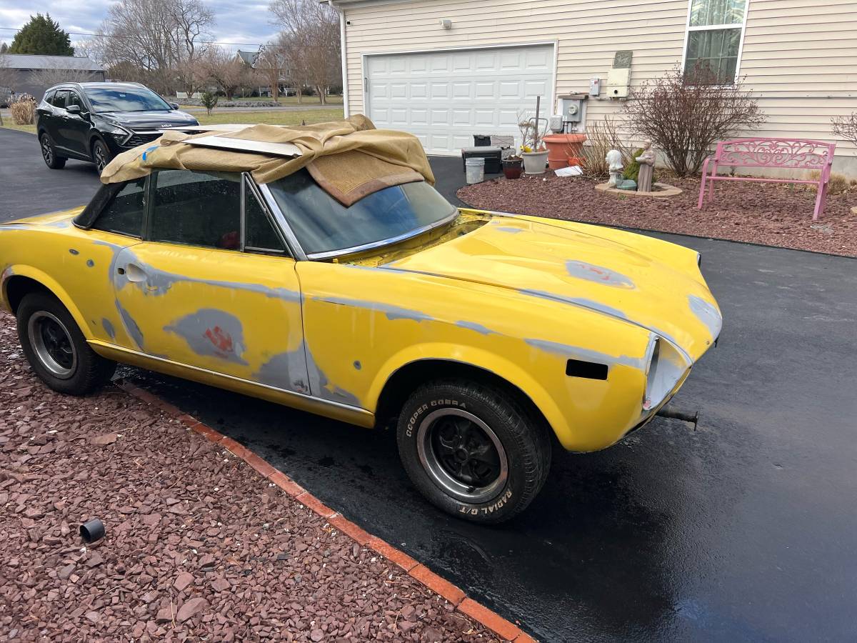 Fiat-124-spider-1977-orange-12