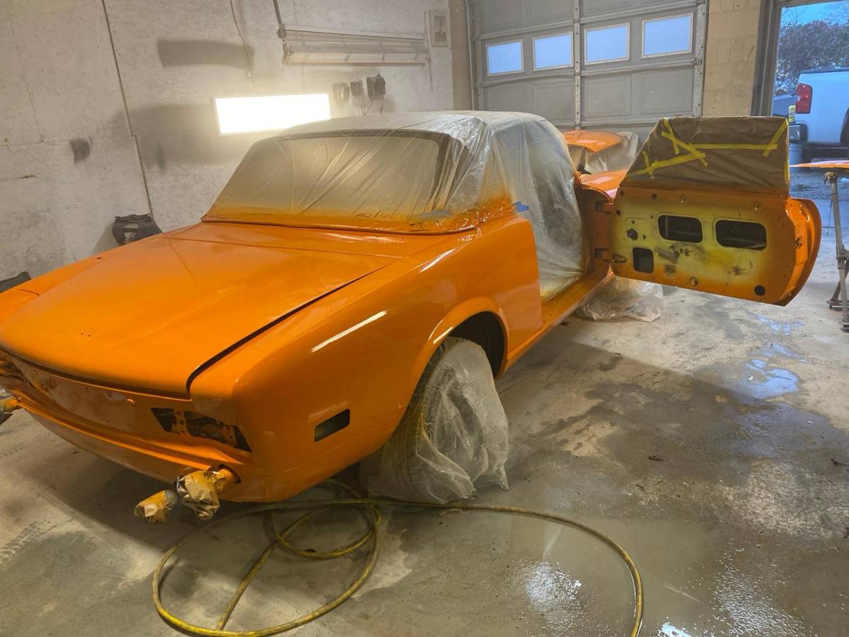 Fiat-124-spider-1977-orange