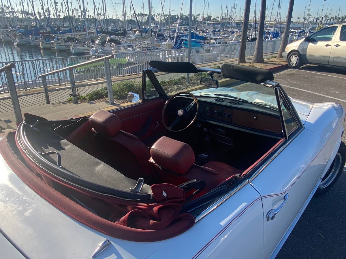 Fiat-124-spider-1977-white-11