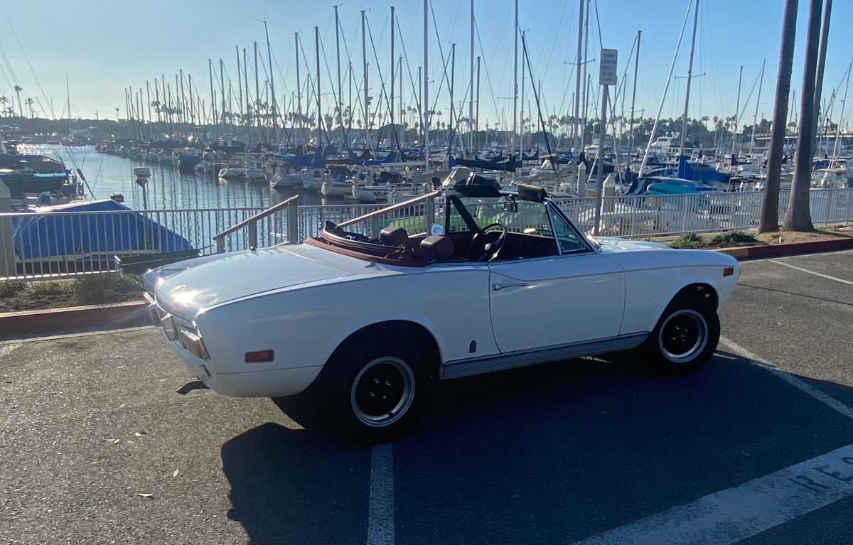 Fiat-124-spider-1977-white-12