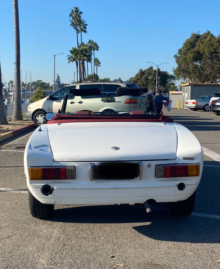 Fiat-124-spider-1977-white-13