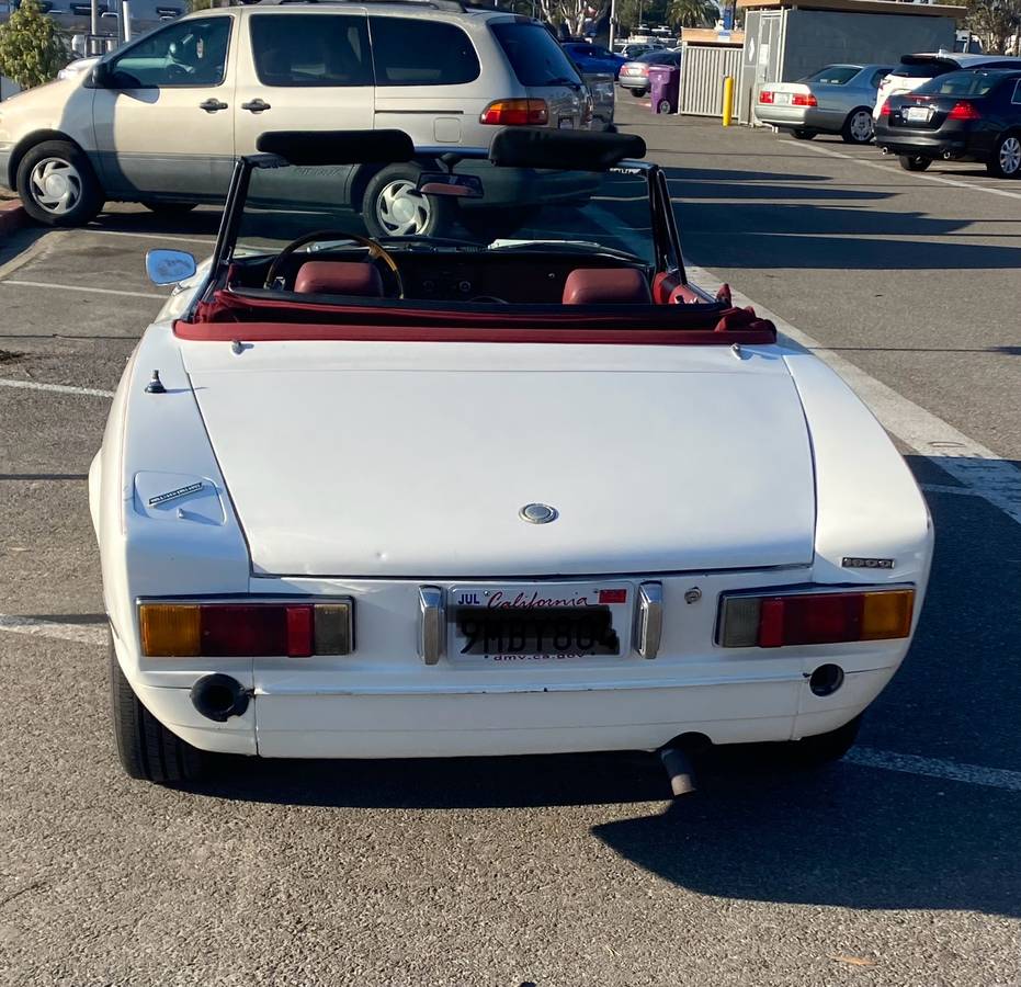 Fiat-124-spider-1977-white-14