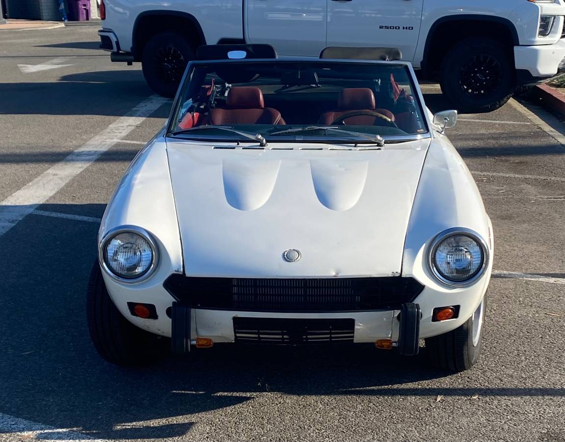 Fiat-124-spider-1977-white-2