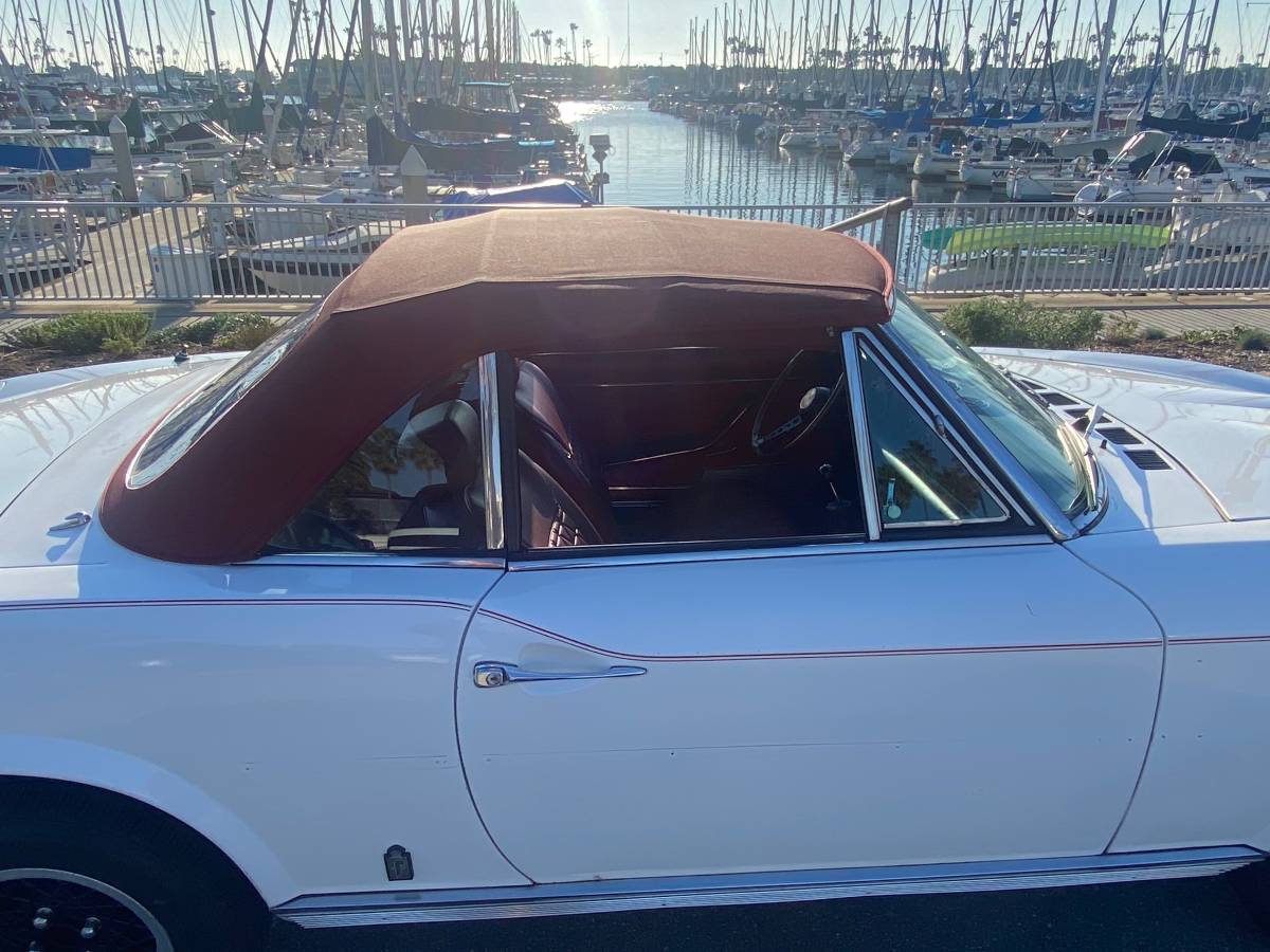 Fiat-124-spider-1977-white