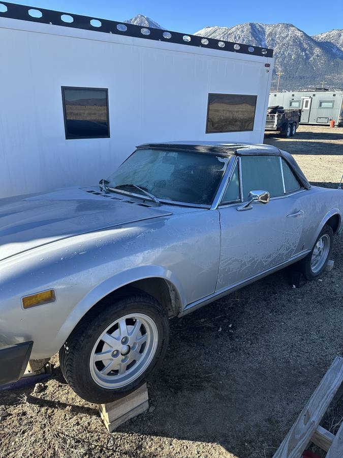 Fiat-124-spider-1980-silver-3