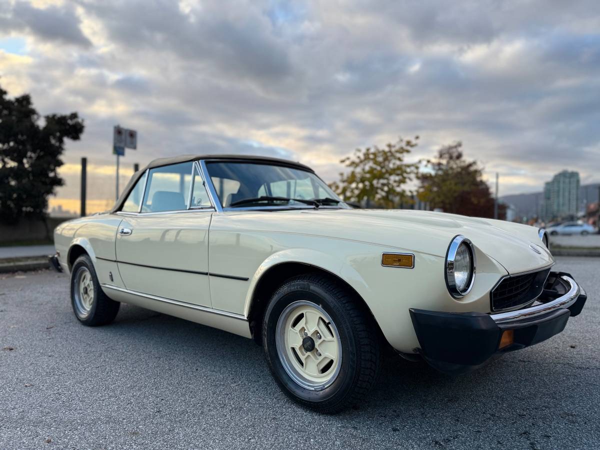 Fiat-spider-2000-by-pininfarina-1981-2