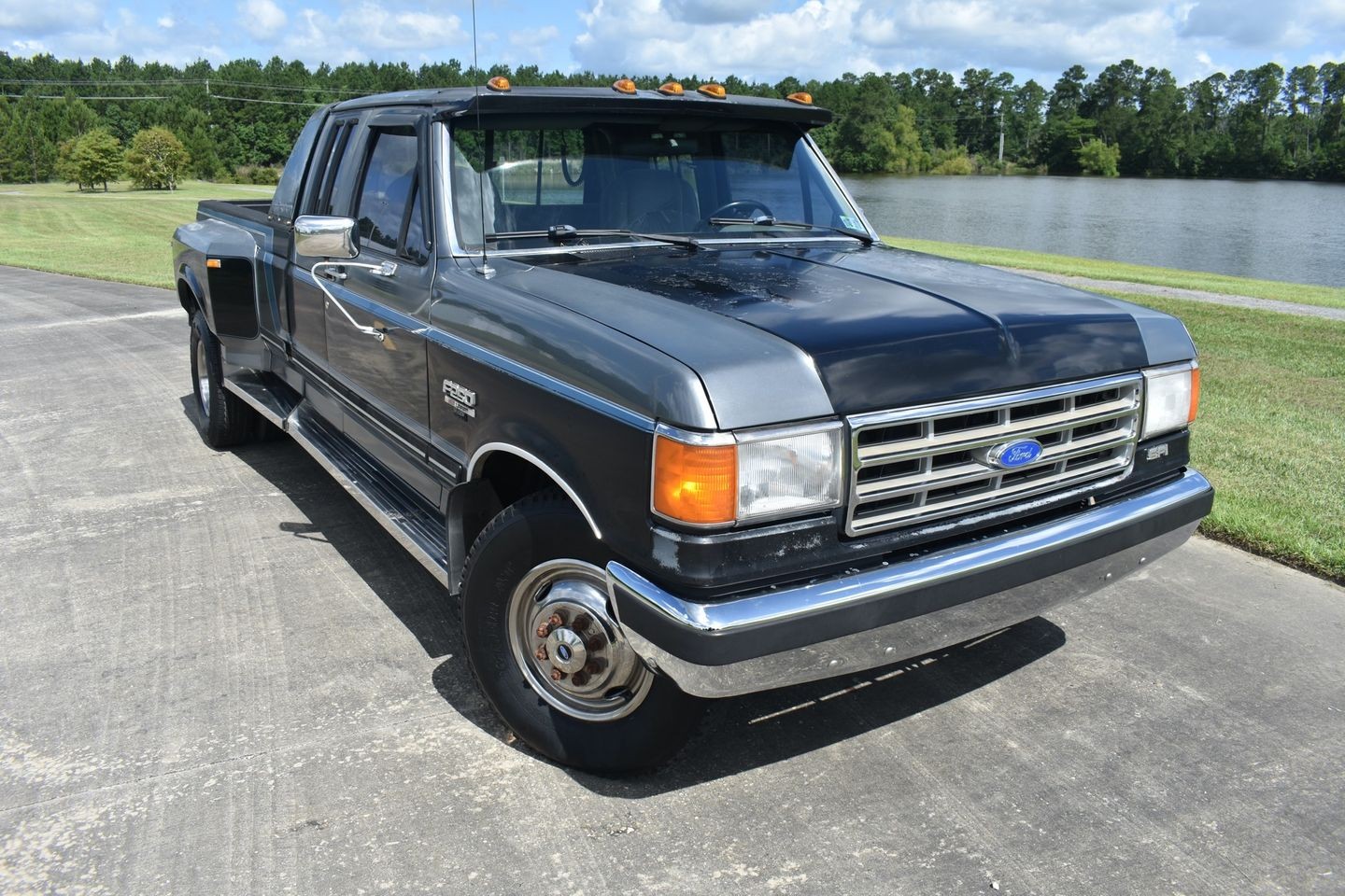 Ford-1-Ton-Trucks-1988-Pickup-Truck-1
