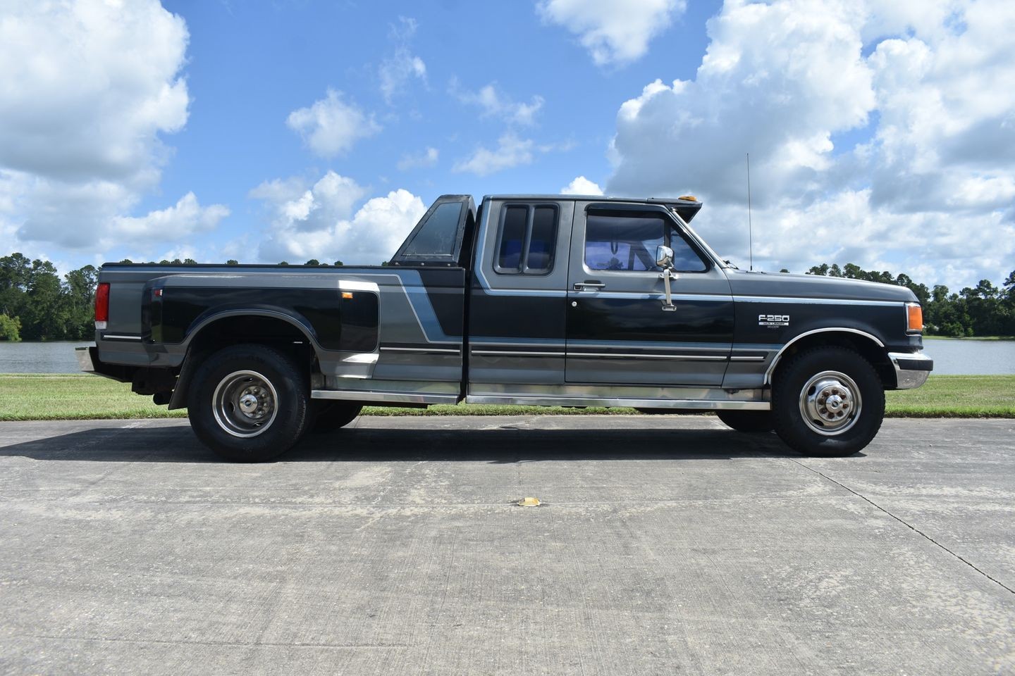 Ford-1-Ton-Trucks-1988-Pickup-Truck-2
