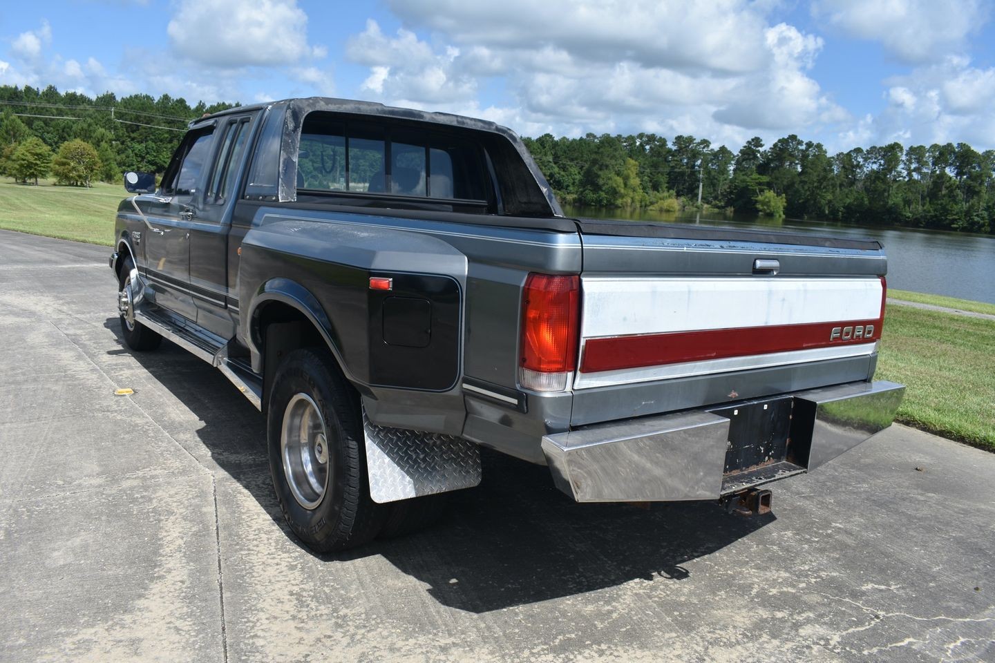 Ford-1-Ton-Trucks-1988-Pickup-Truck-8
