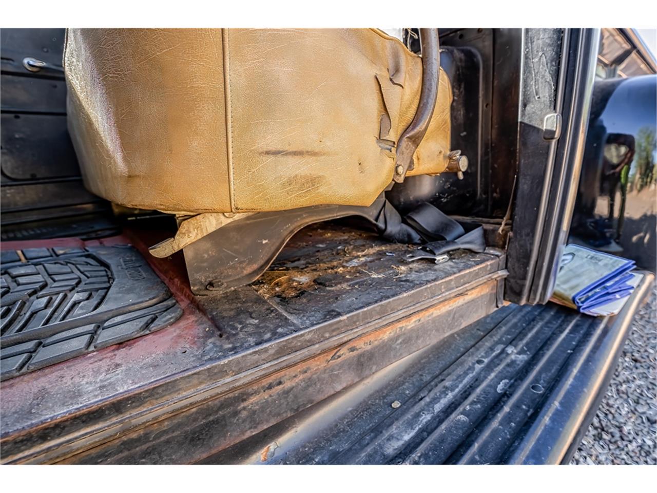 Ford-12-ton-pickup-1949-Black-Tan-10