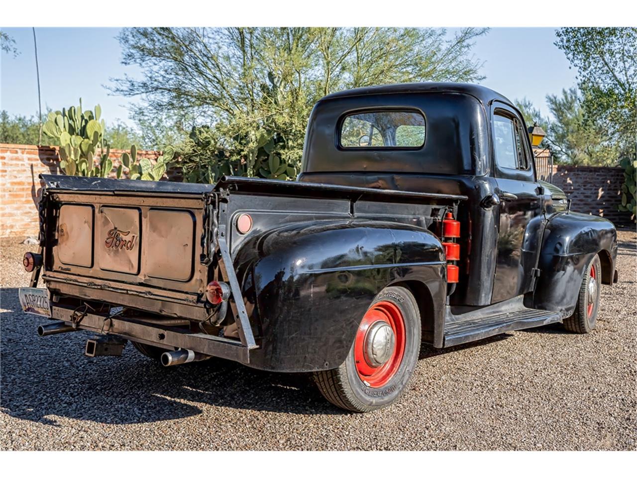 Ford-12-ton-pickup-1949-Black-Tan-22