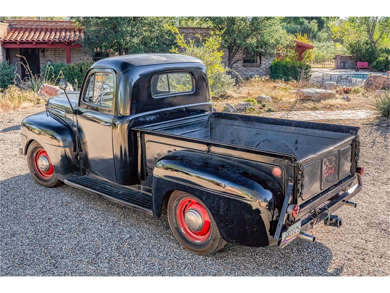 Ford-12-ton-pickup-1949-Black-Tan-24