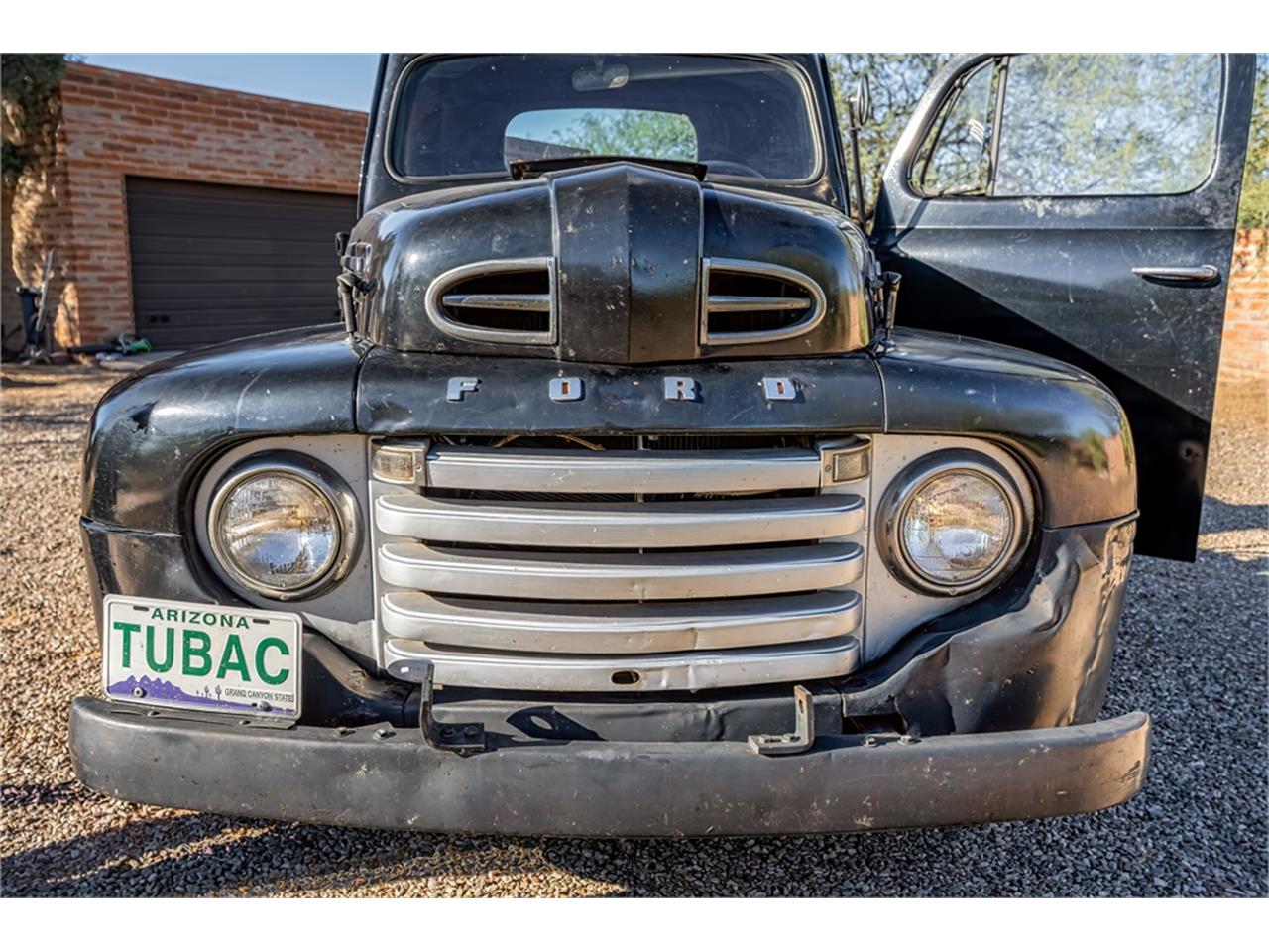 Ford-12-ton-pickup-1949-Black-Tan-29