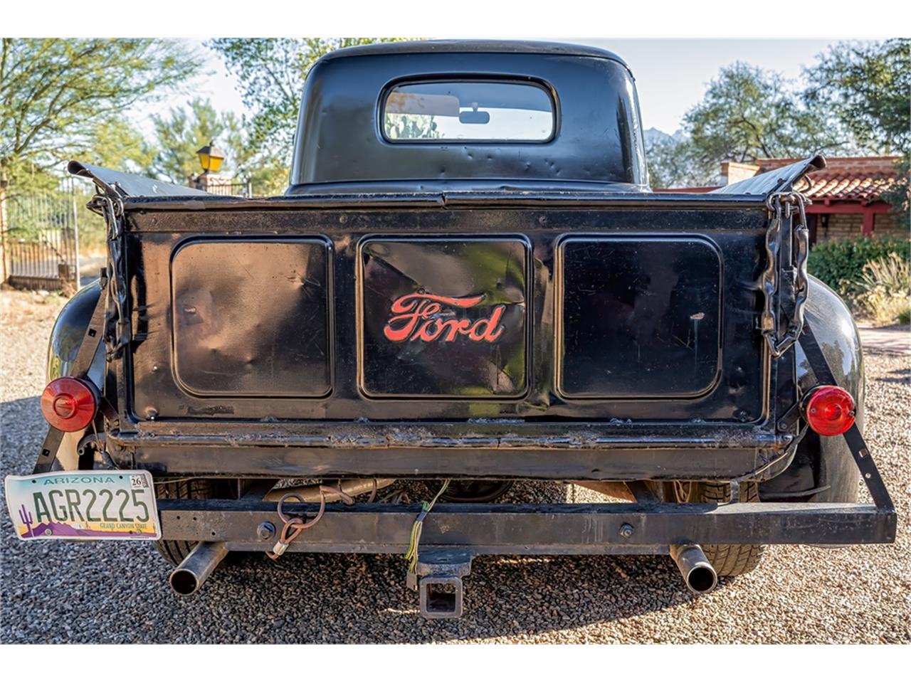 Ford-12-ton-pickup-1949-Black-Tan-30