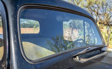 Ford-12-ton-pickup-1949-Black-Tan-33