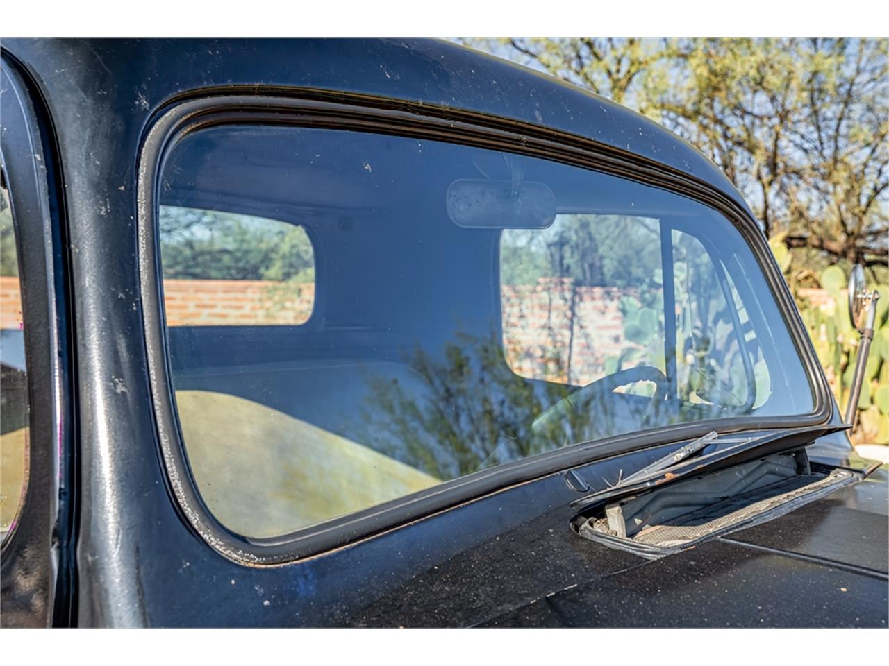 Ford-12-ton-pickup-1949-Black-Tan-33