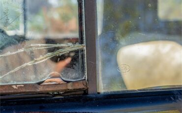 Ford-12-ton-pickup-1949-Black-Tan-37