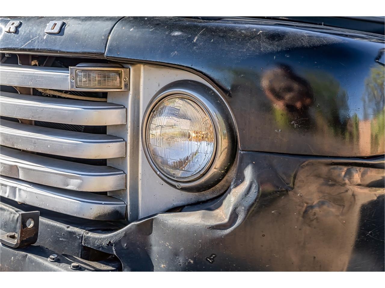 Ford-12-ton-pickup-1949-Black-Tan-39
