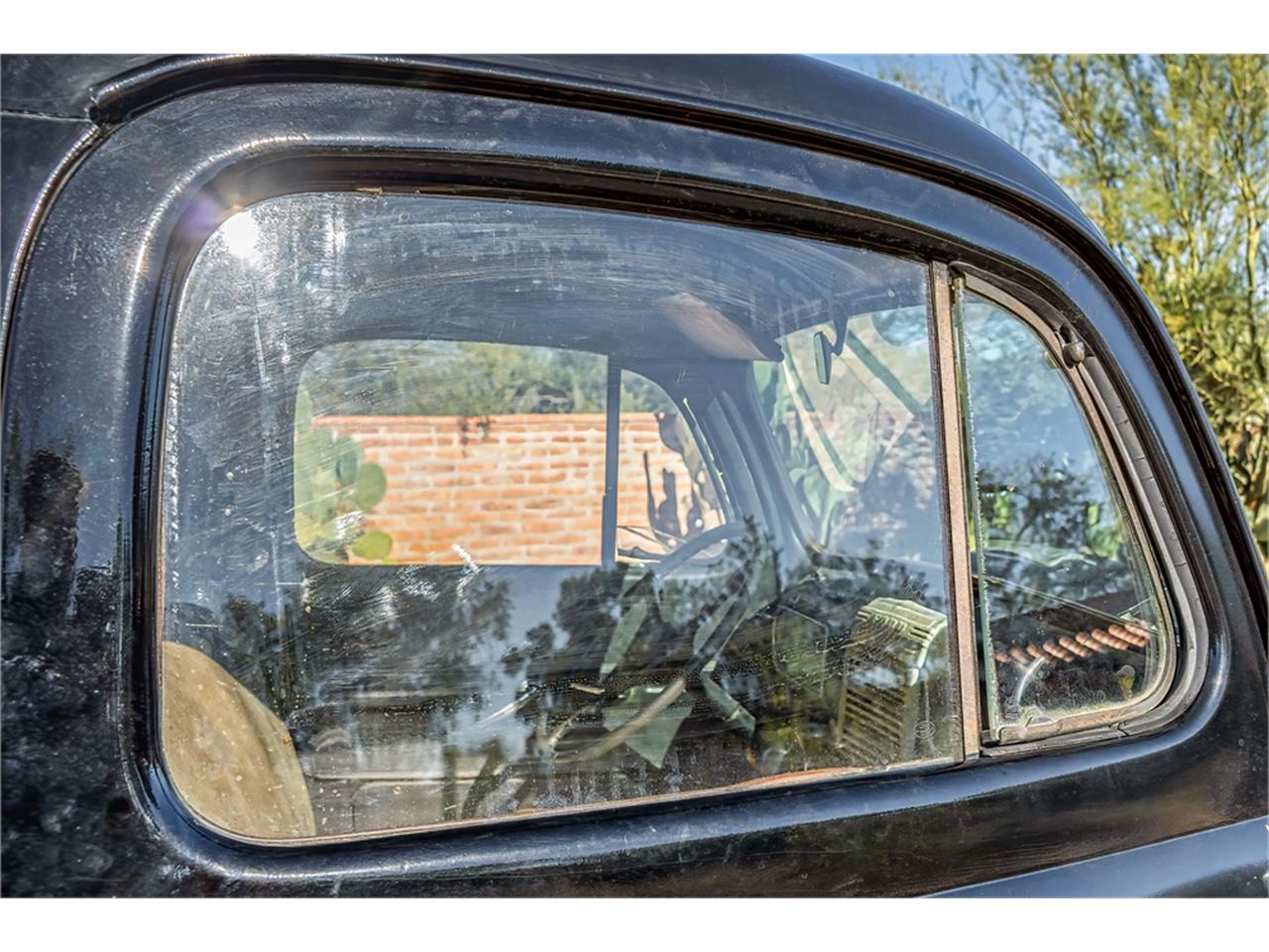 Ford-12-ton-pickup-1949-Black-Tan-4