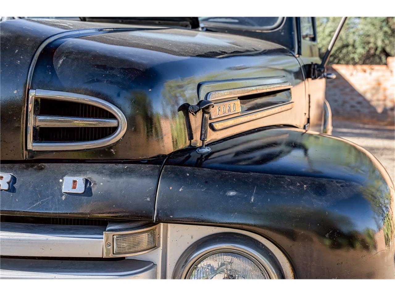Ford-12-ton-pickup-1949-Black-Tan-40