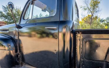Ford-12-ton-pickup-1949-Black-Tan-42