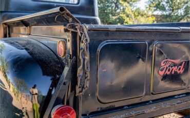 Ford-12-ton-pickup-1949-Black-Tan-45