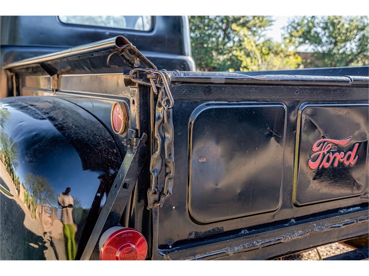 Ford-12-ton-pickup-1949-Black-Tan-45