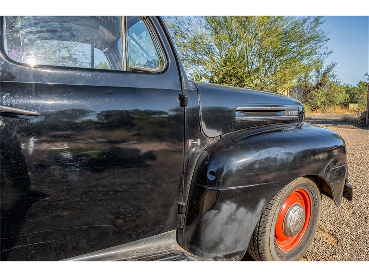 Ford-12-ton-pickup-1949-Black-Tan-49
