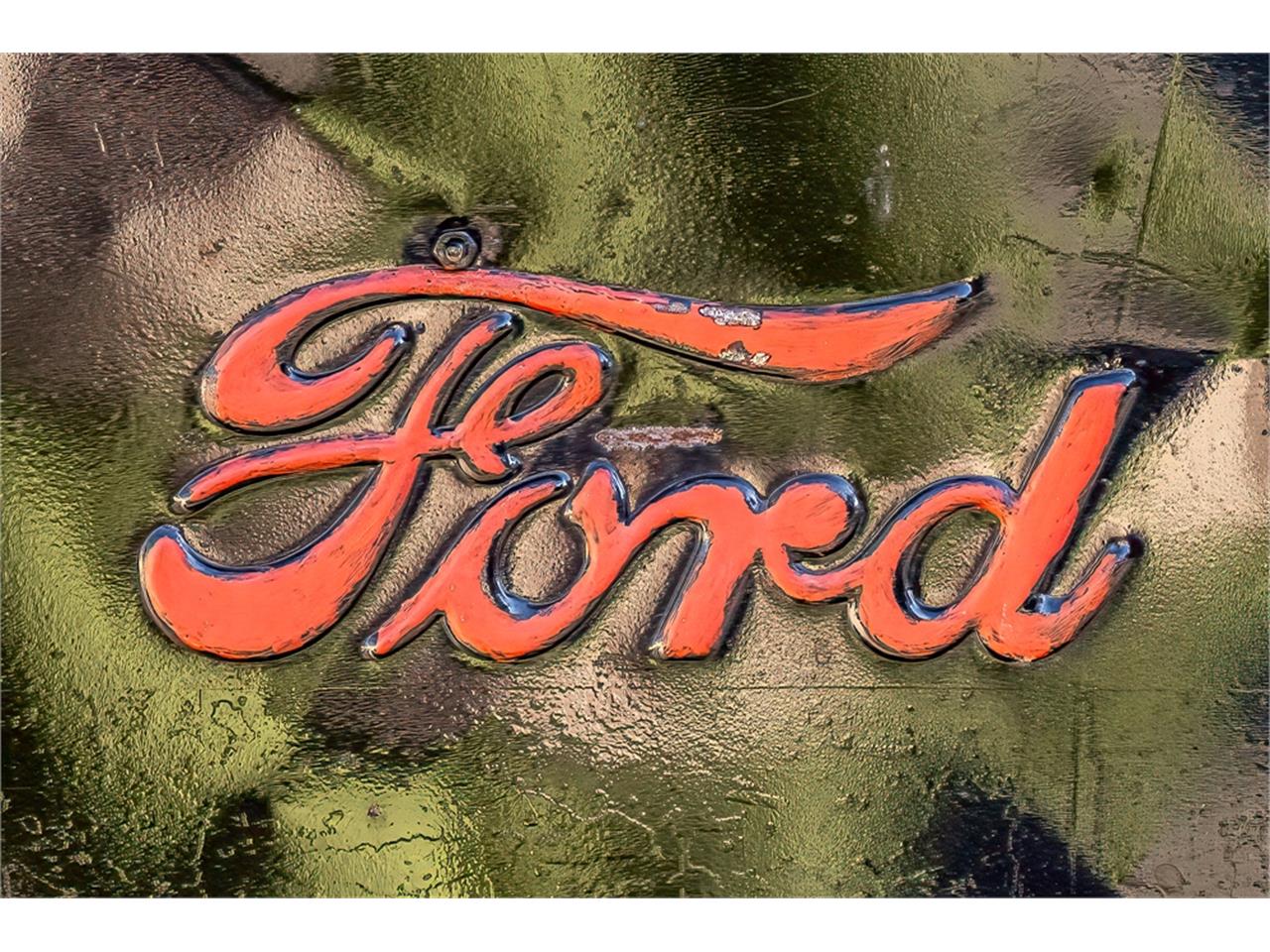 Ford-12-ton-pickup-1949-Black-Tan-52