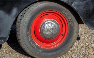 Ford-12-ton-pickup-1949-Black-Tan-54