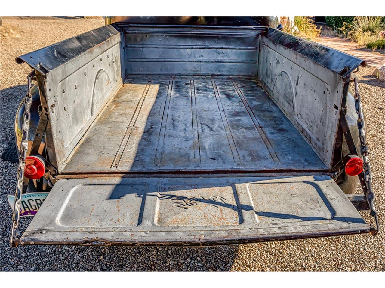 Ford-12-ton-pickup-1949-Black-Tan-55