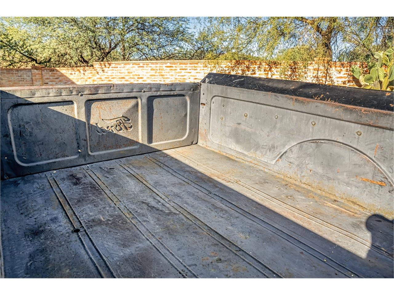 Ford-12-ton-pickup-1949-Black-Tan-60