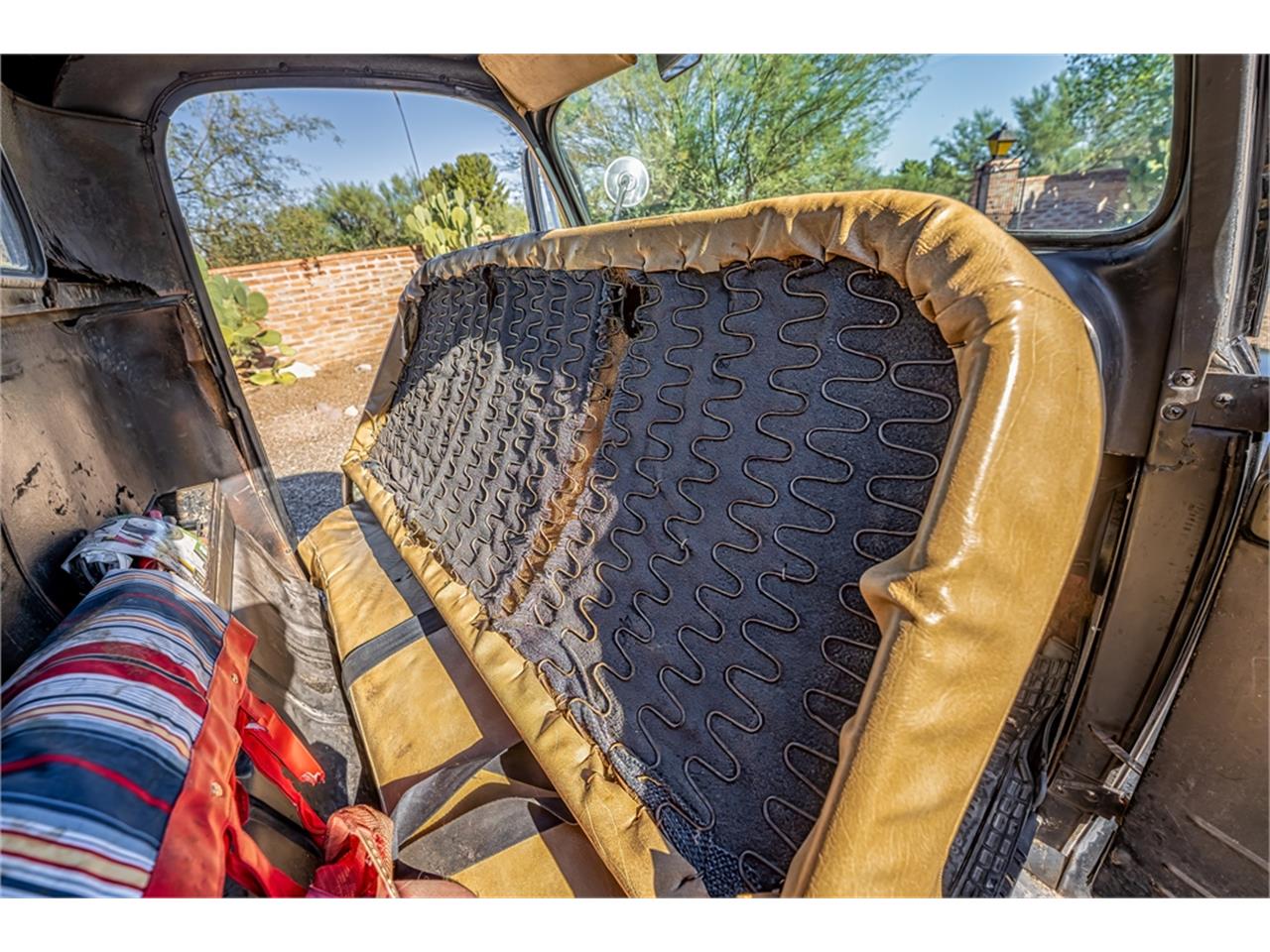 Ford-12-ton-pickup-1949-Black-Tan-65