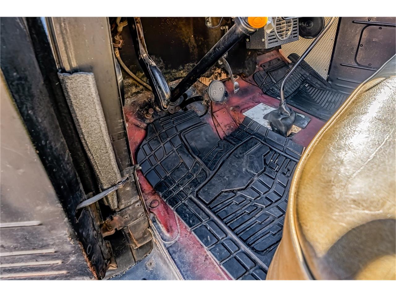 Ford-12-ton-pickup-1949-Black-Tan-67