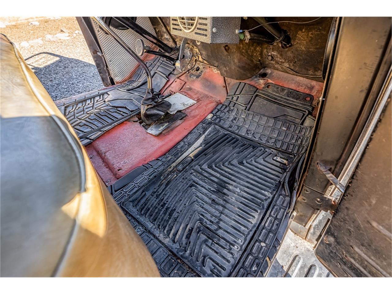 Ford-12-ton-pickup-1949-Black-Tan-70