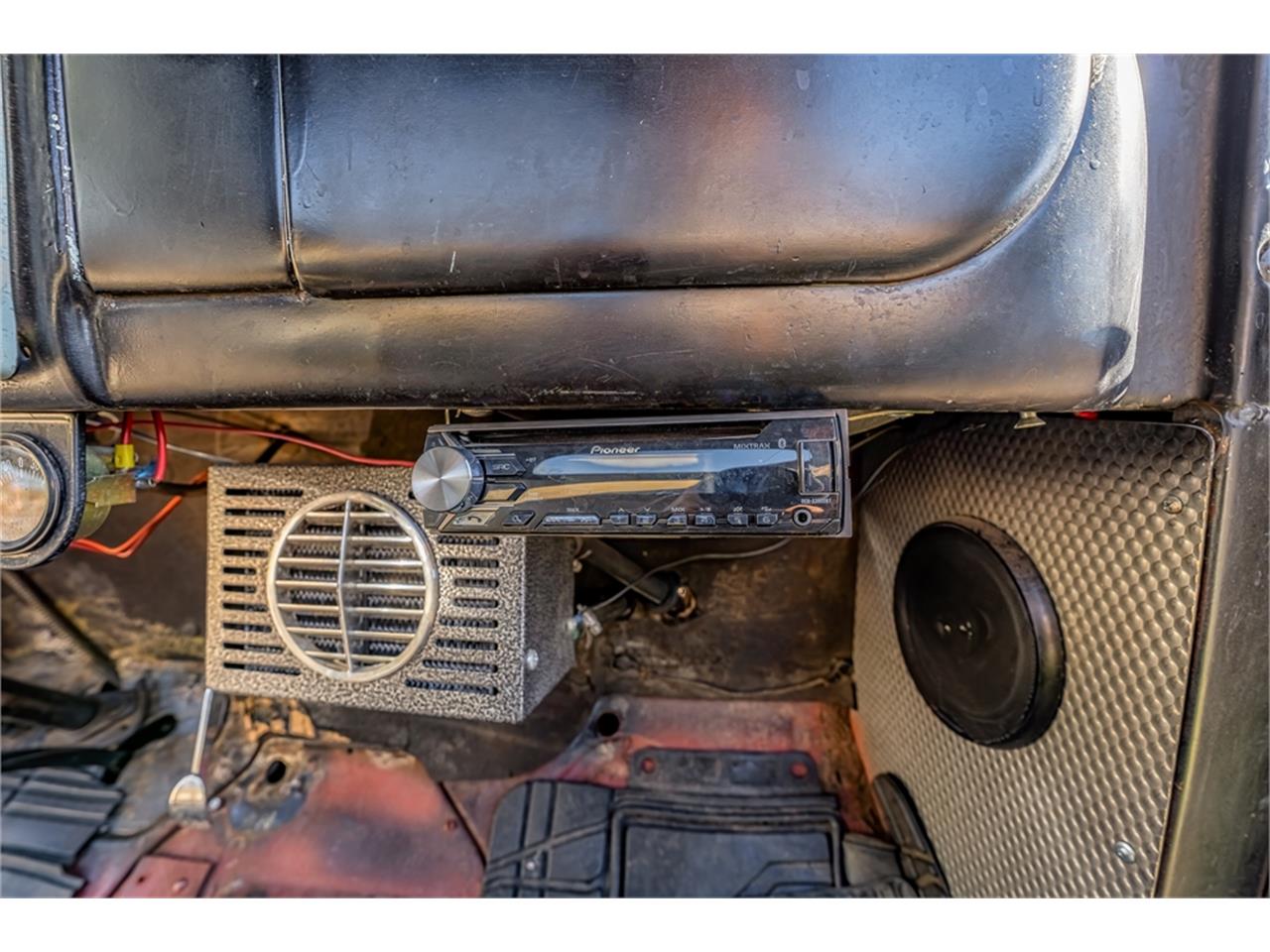 Ford-12-ton-pickup-1949-Black-Tan-72
