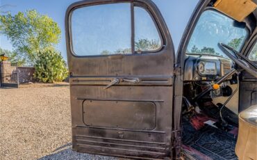 Ford-12-ton-pickup-1949-Black-Tan-74