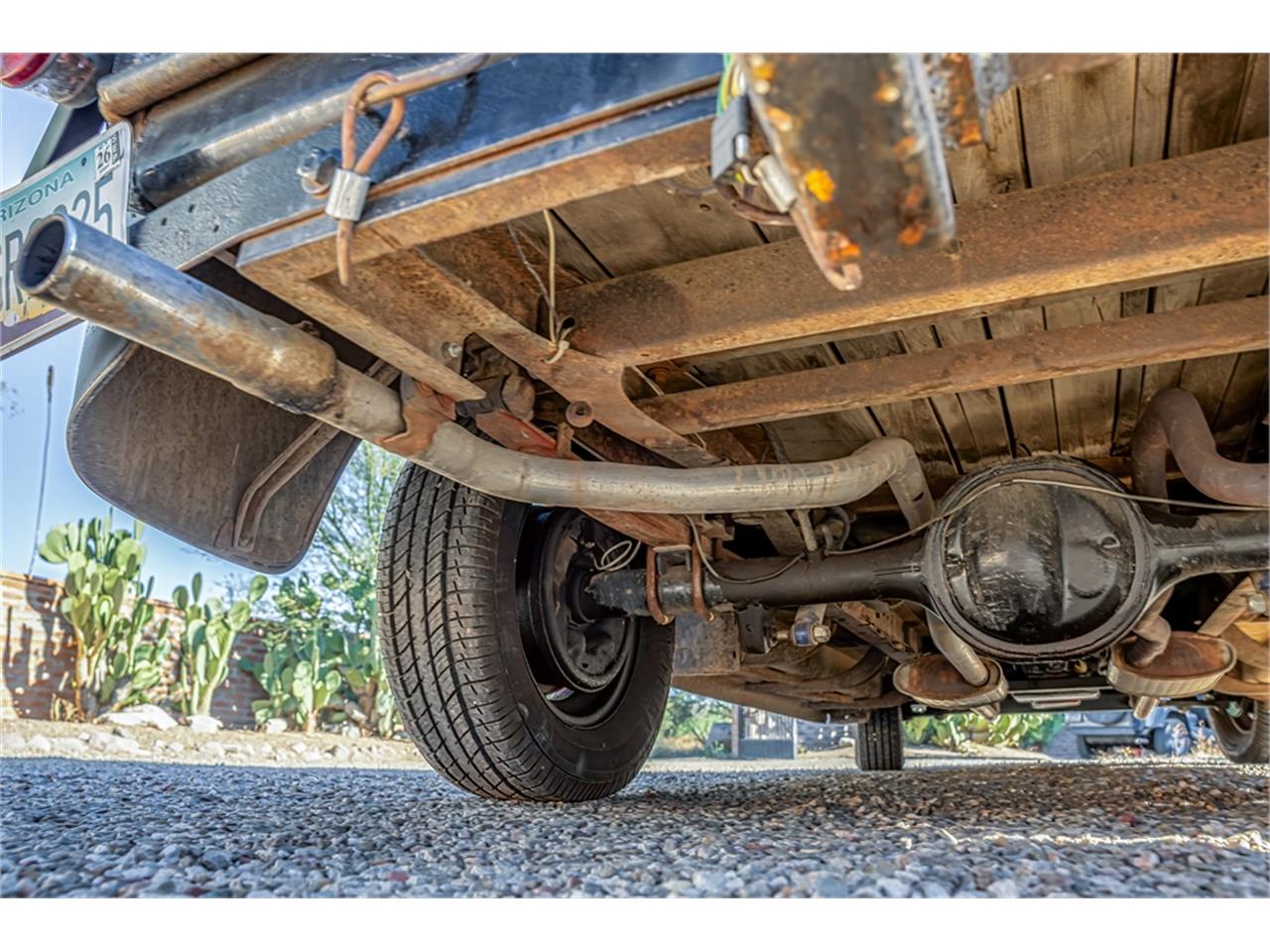Ford-12-ton-pickup-1949-Black-Tan-91