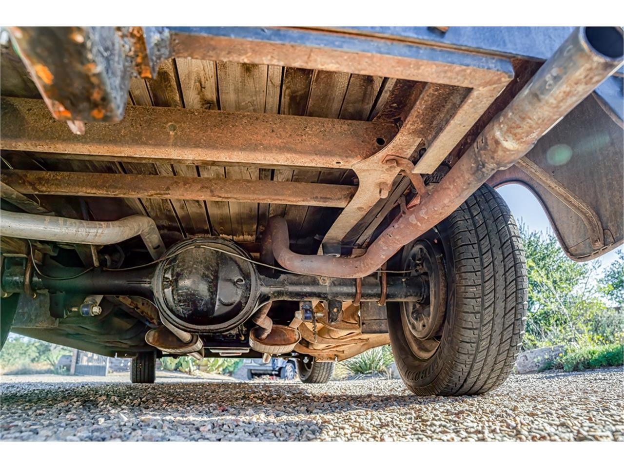 Ford-12-ton-pickup-1949-Black-Tan-92