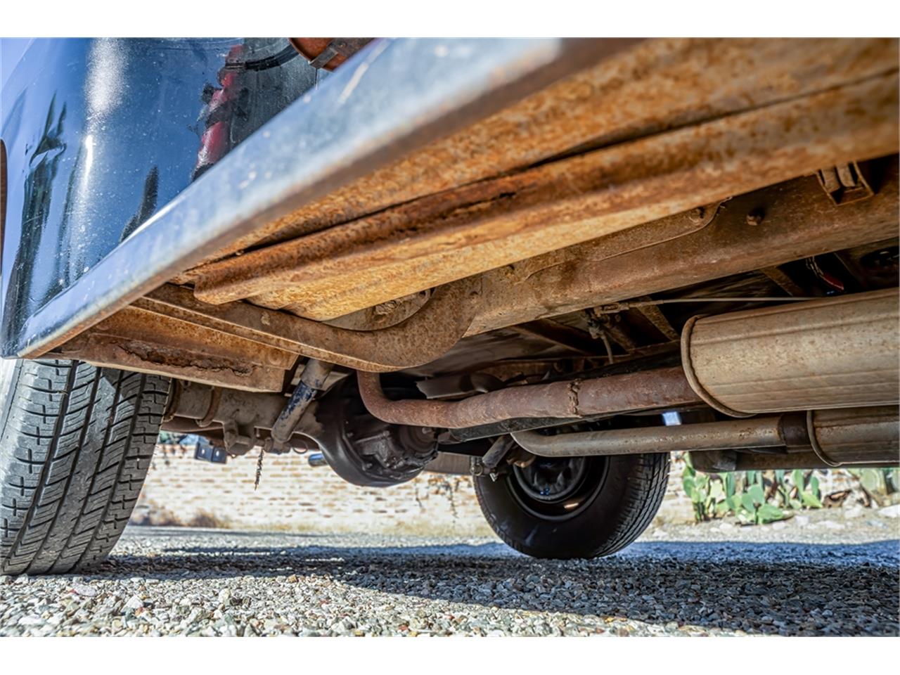 Ford-12-ton-pickup-1949-Black-Tan-93