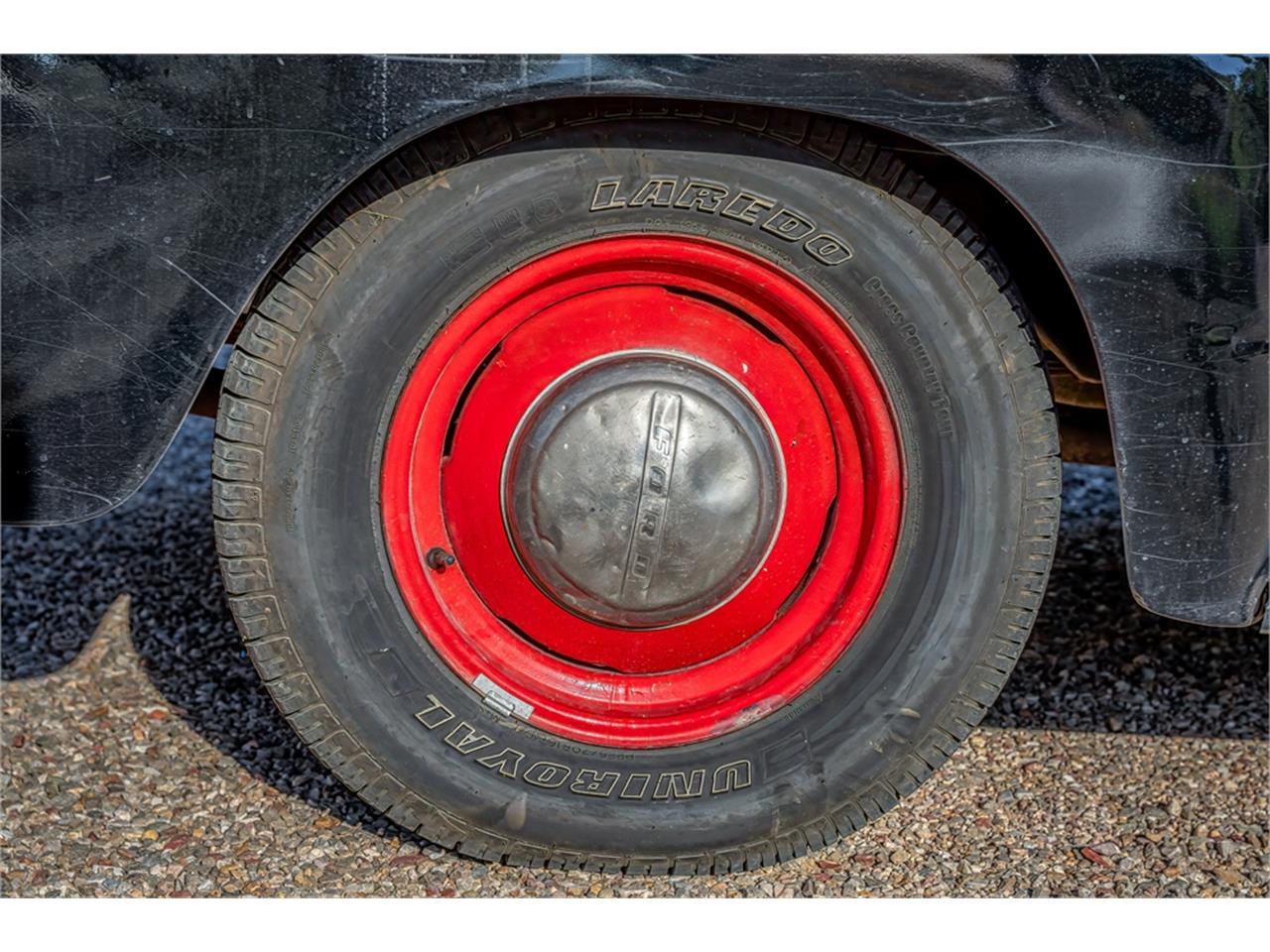 Ford-12-ton-pickup-1949-Black-Tan-95