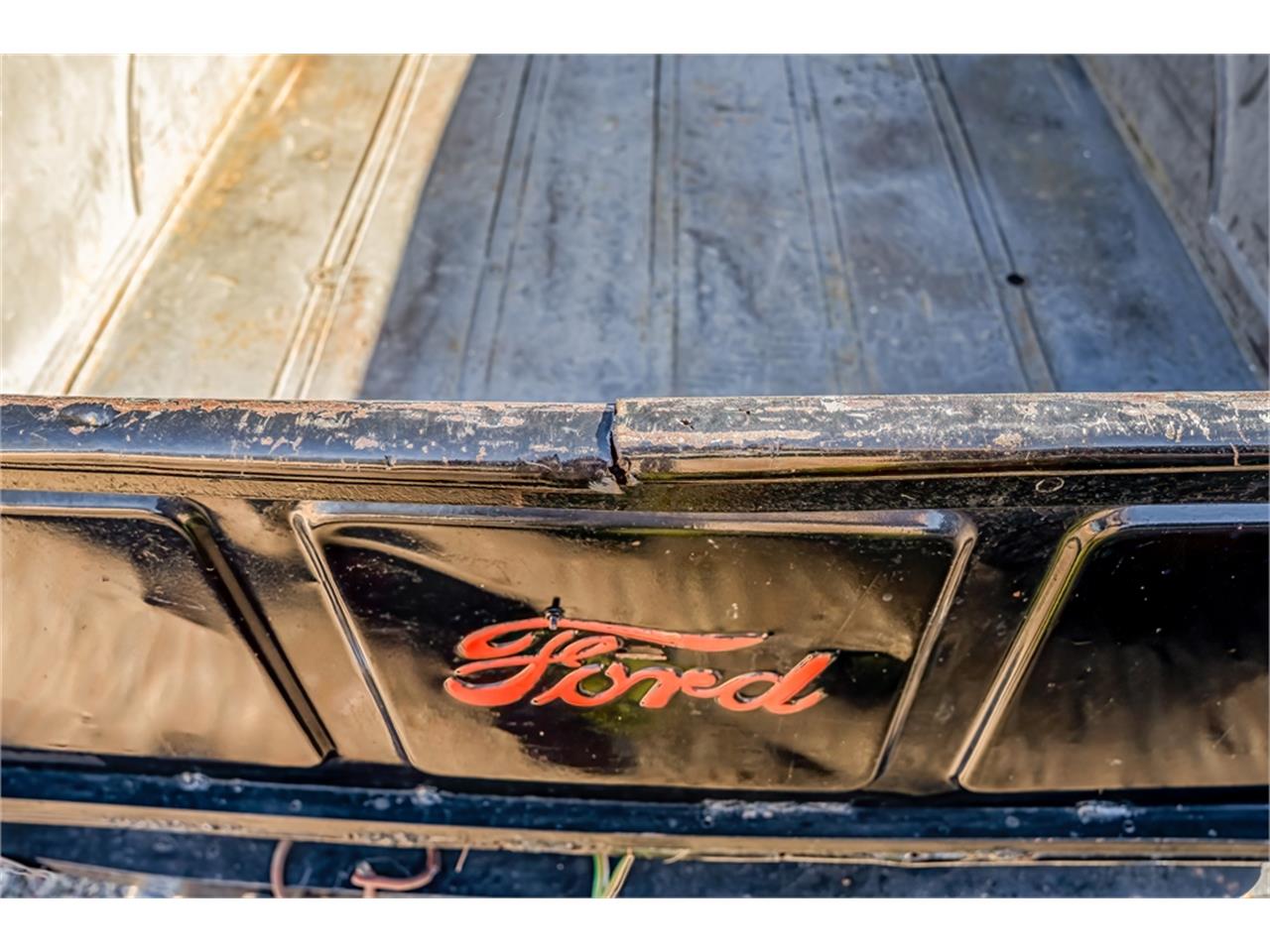 Ford-12-ton-pickup-1949-Black-Tan-96