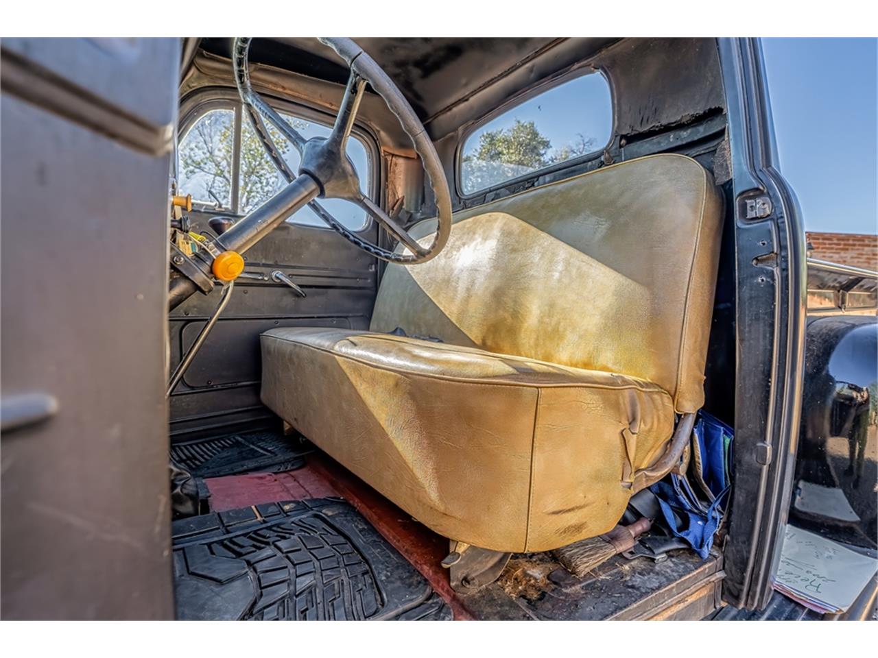Ford-12-ton-pickup-1949-Black-Tan-97