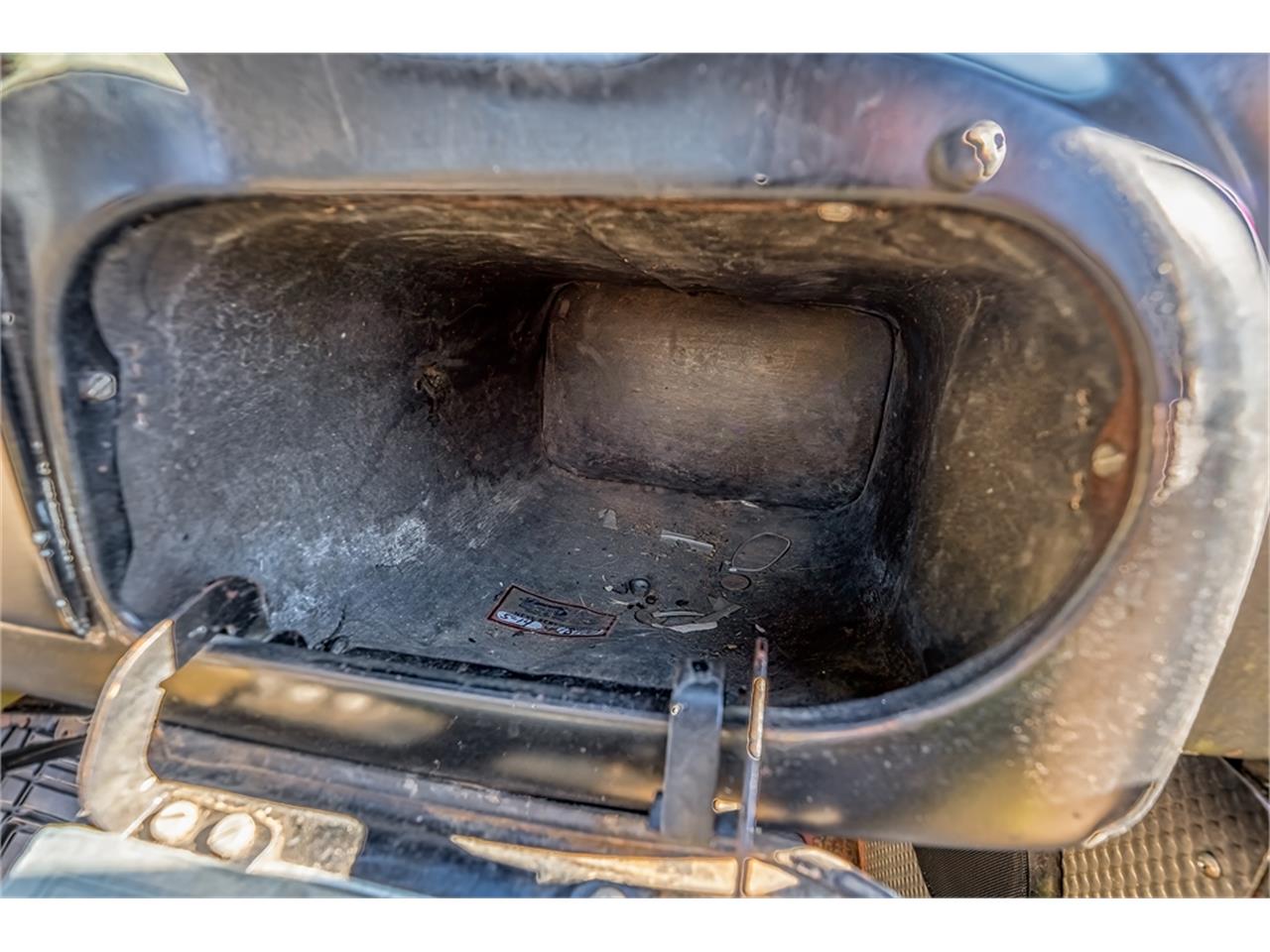 Ford-12-ton-pickup-1949-Black-Tan-99