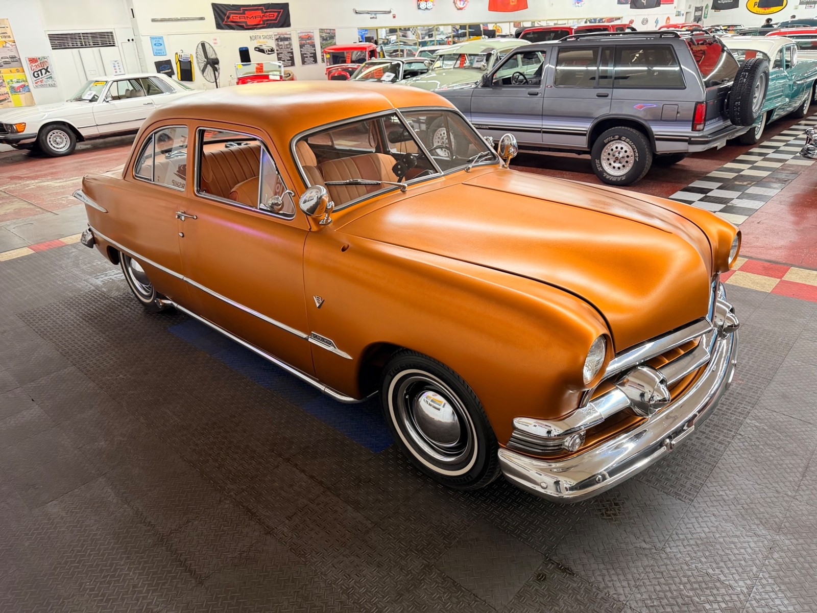 Ford-2-Door-Custom-1951-2-Door-16