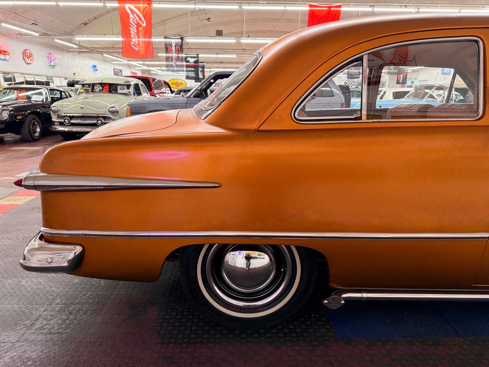 Ford-2-Door-Custom-1951-2-Door-21