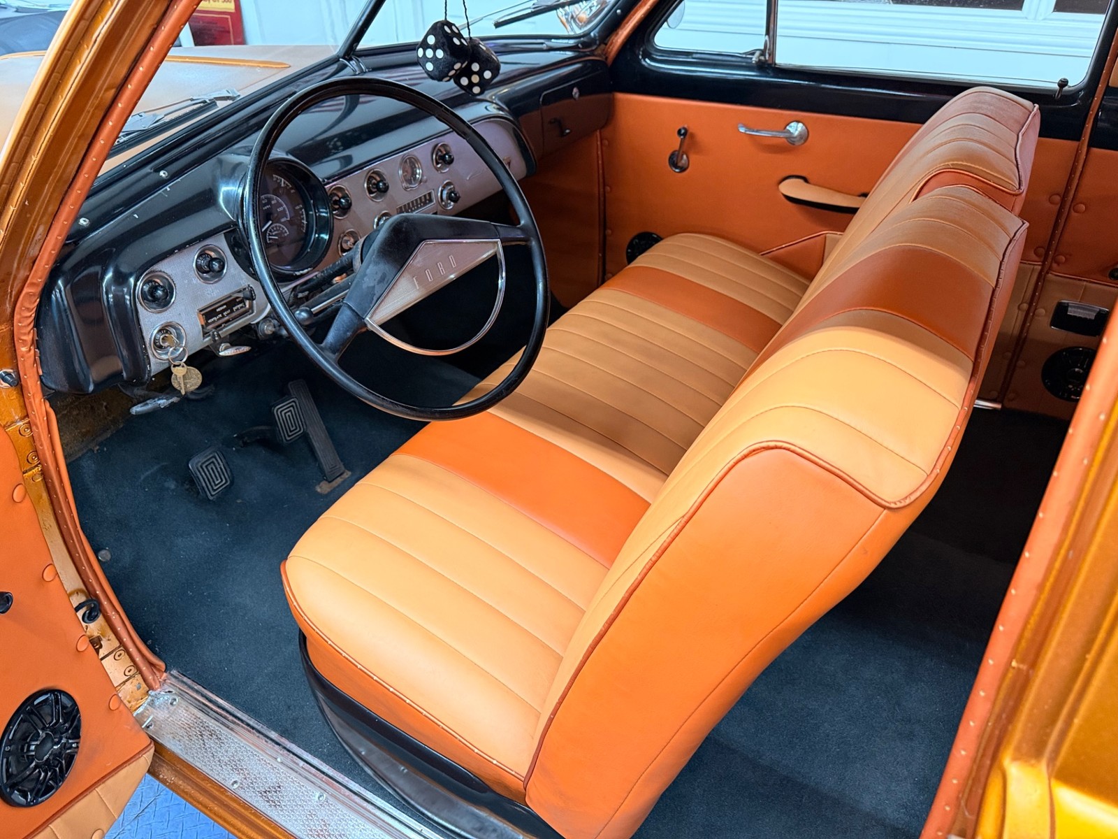 Ford-2-Door-Custom-1951-2-Door-25