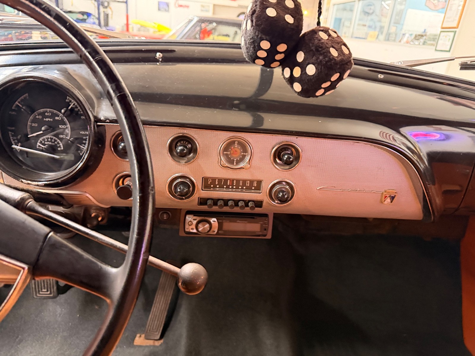 Ford-2-Door-Custom-1951-2-Door-30