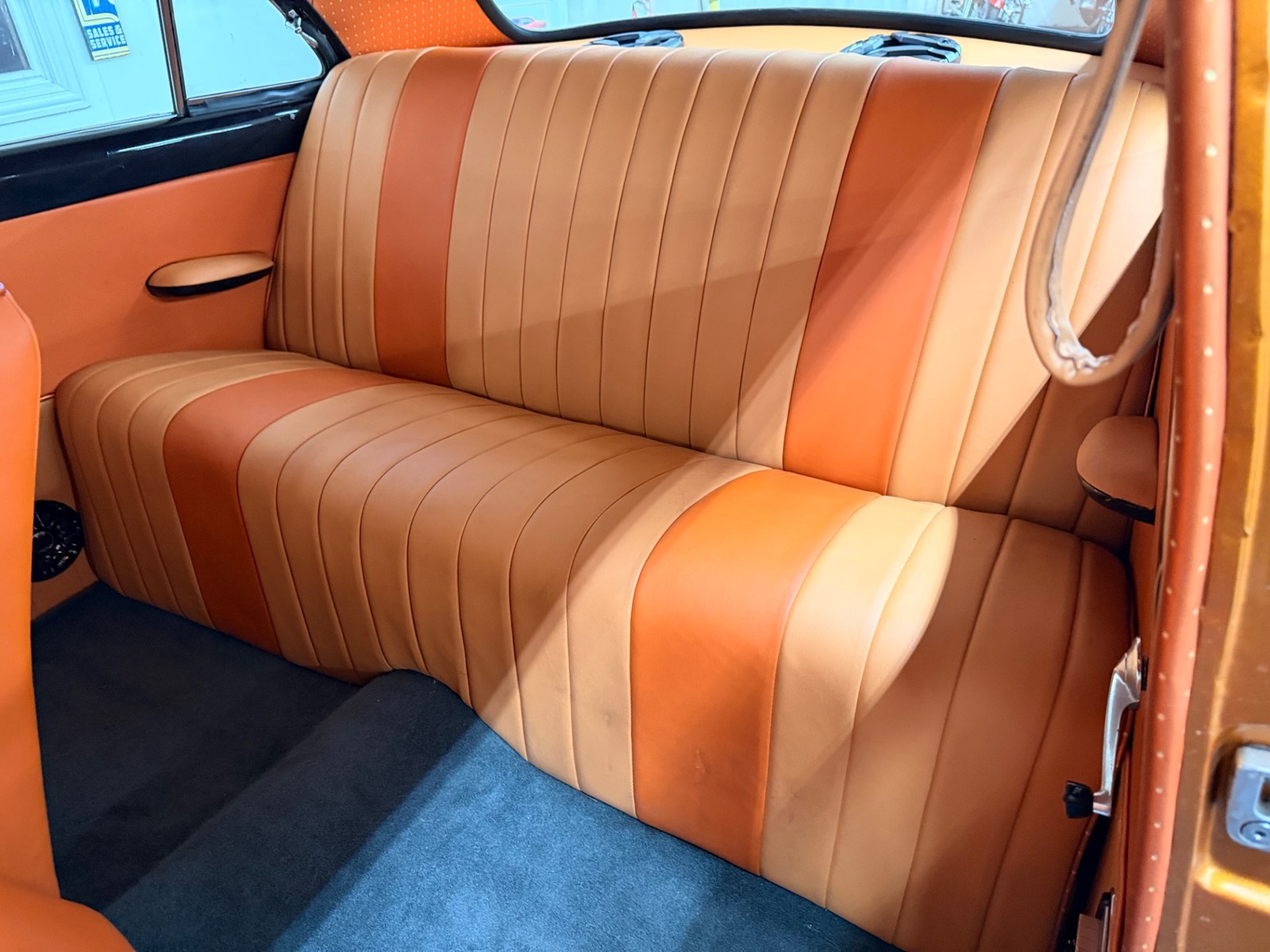 Ford-2-Door-Custom-1951-2-Door-32